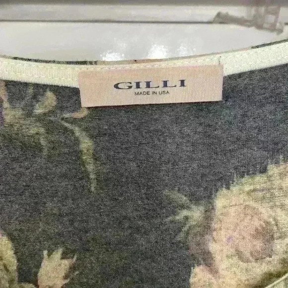 Casual loose fitting cotton blend plus size top. T - Picture 2 of 3